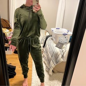 Aerie Offline Velvet Sweatsuit